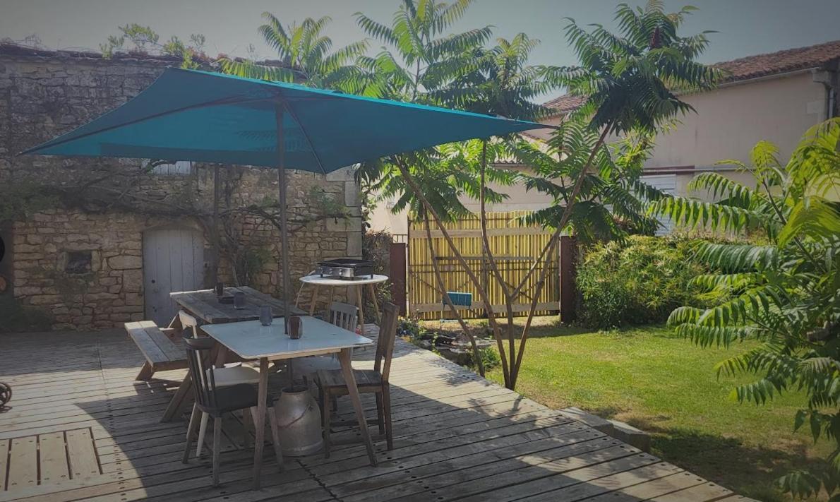Les Du Nid Charentais Country house *