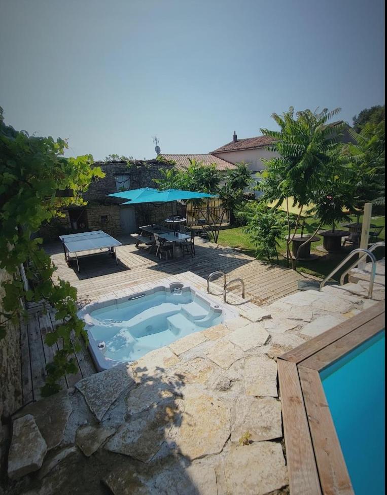 Les Du Nid Charentais Country house *